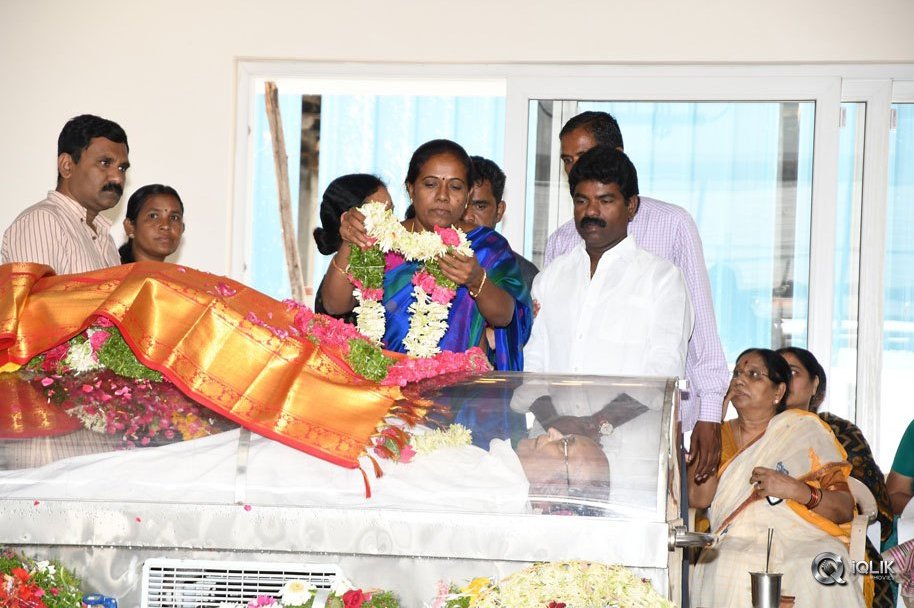 Celebs-Pay-Condolences-to-C-Narayana-Reddy